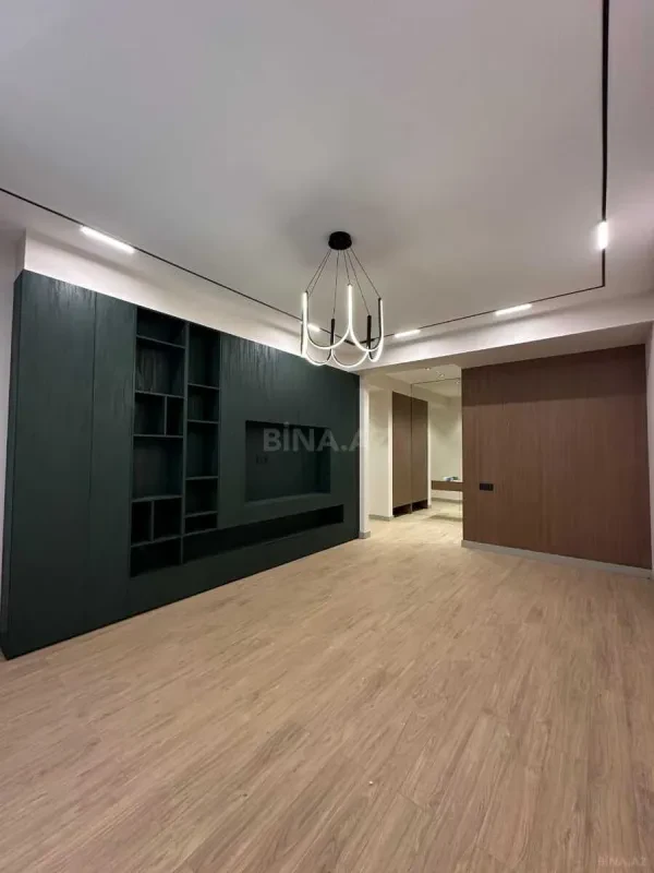 Satılır 3 otaqlı mənzil 145 m²