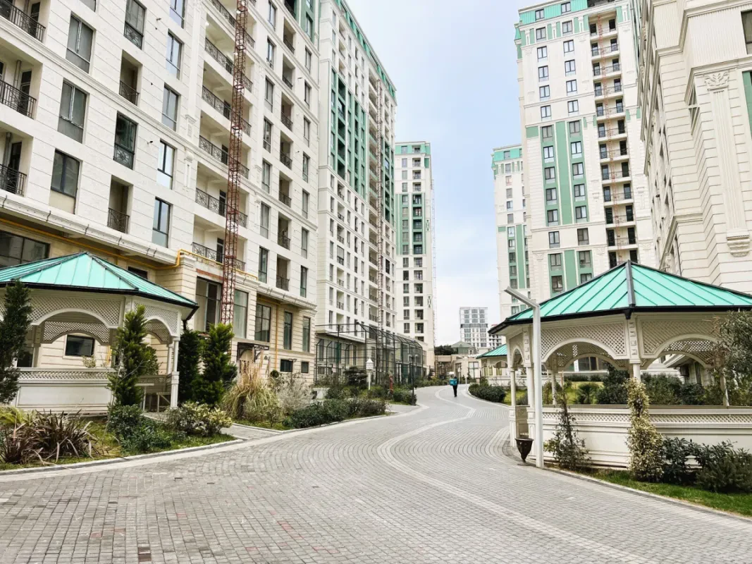 Satılır 3 otaqlı mənzil 145 m²