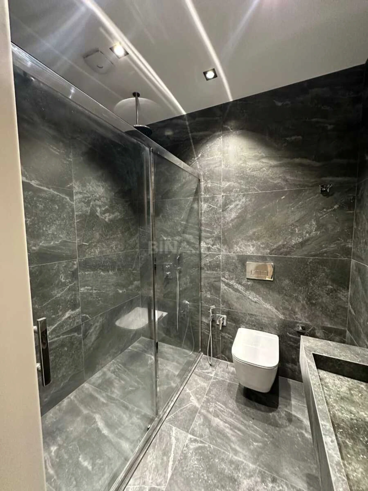 Satılır 3 otaqlı mənzil 145 m²