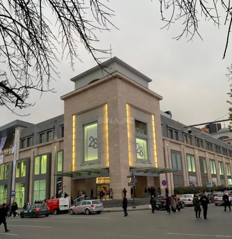 Satılır 4 otaqlı mənzil 200 m²