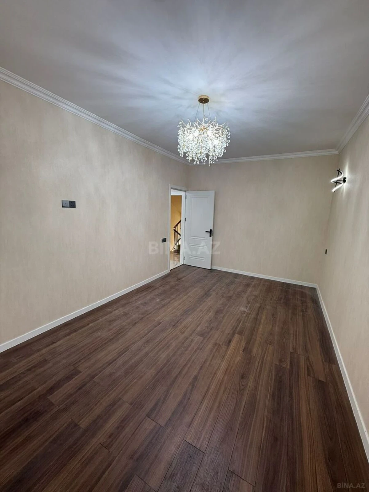 Satılır 2 otaqlı mənzil 70 m²