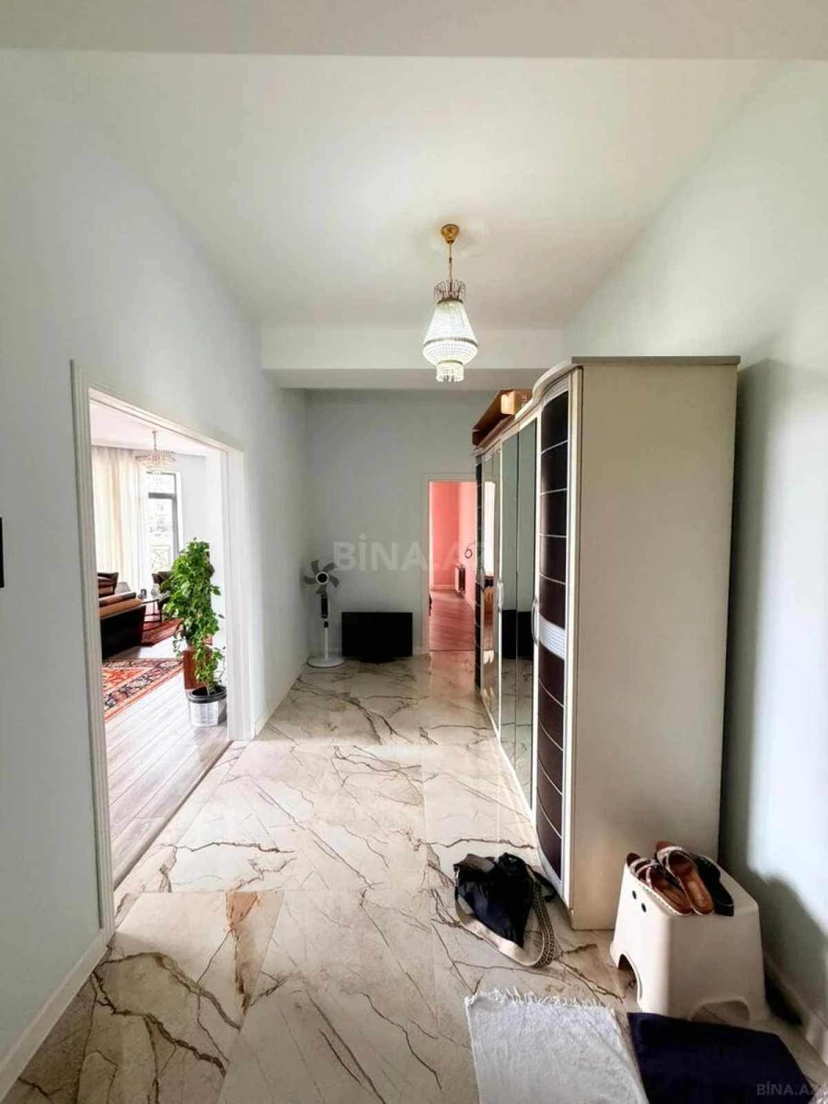 Kirayə verilir 3 otaqlı mənzil 146 m²