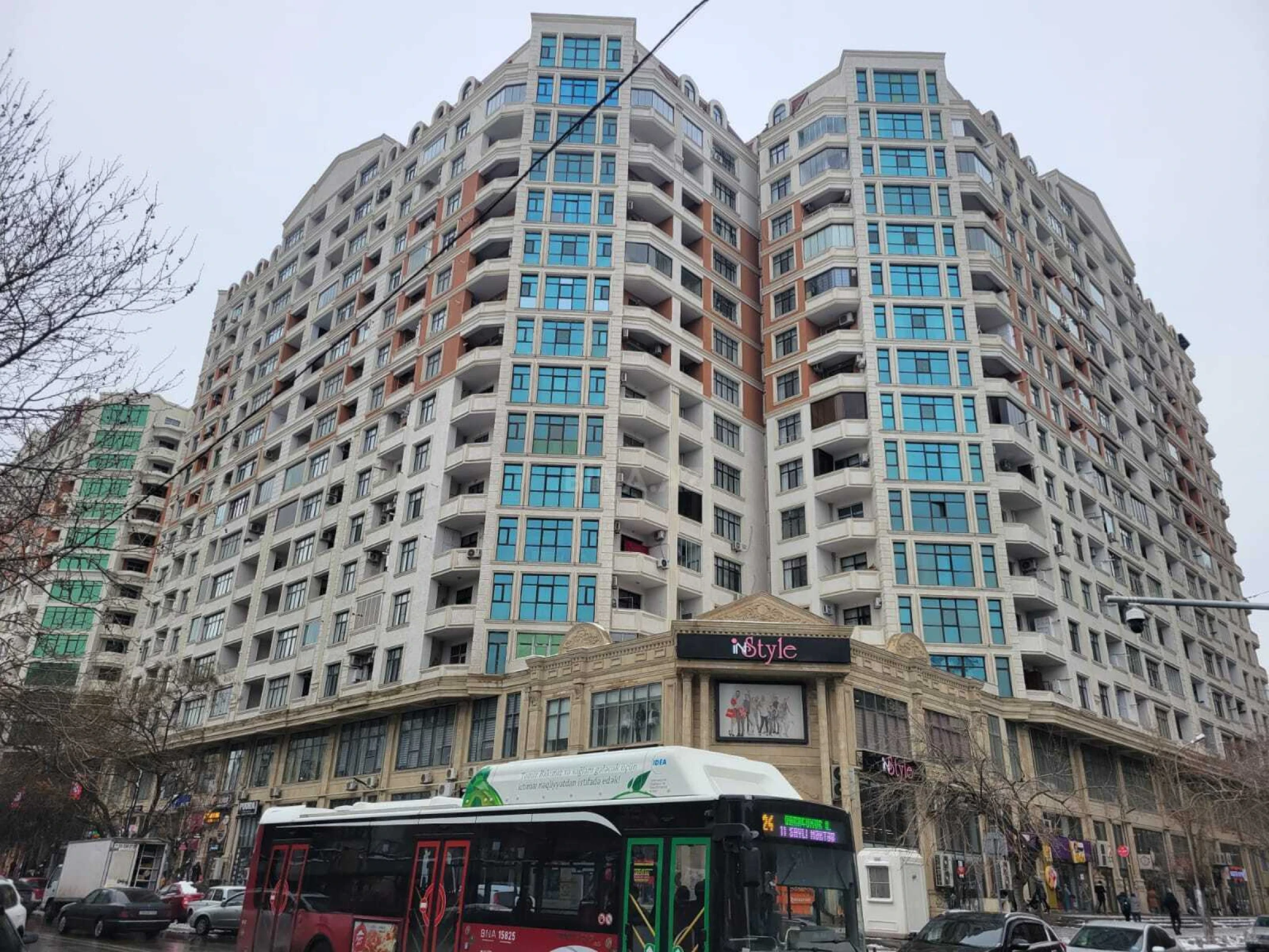 Satılır 3 otaqlı mənzil 137 m²