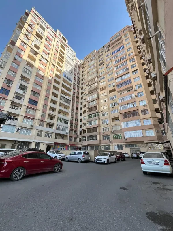 Satılır 3 otaqlı mənzil 135 m²
