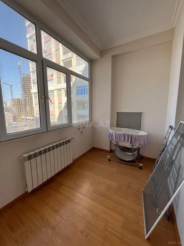Satılır 3 otaqlı mənzil 135 m²