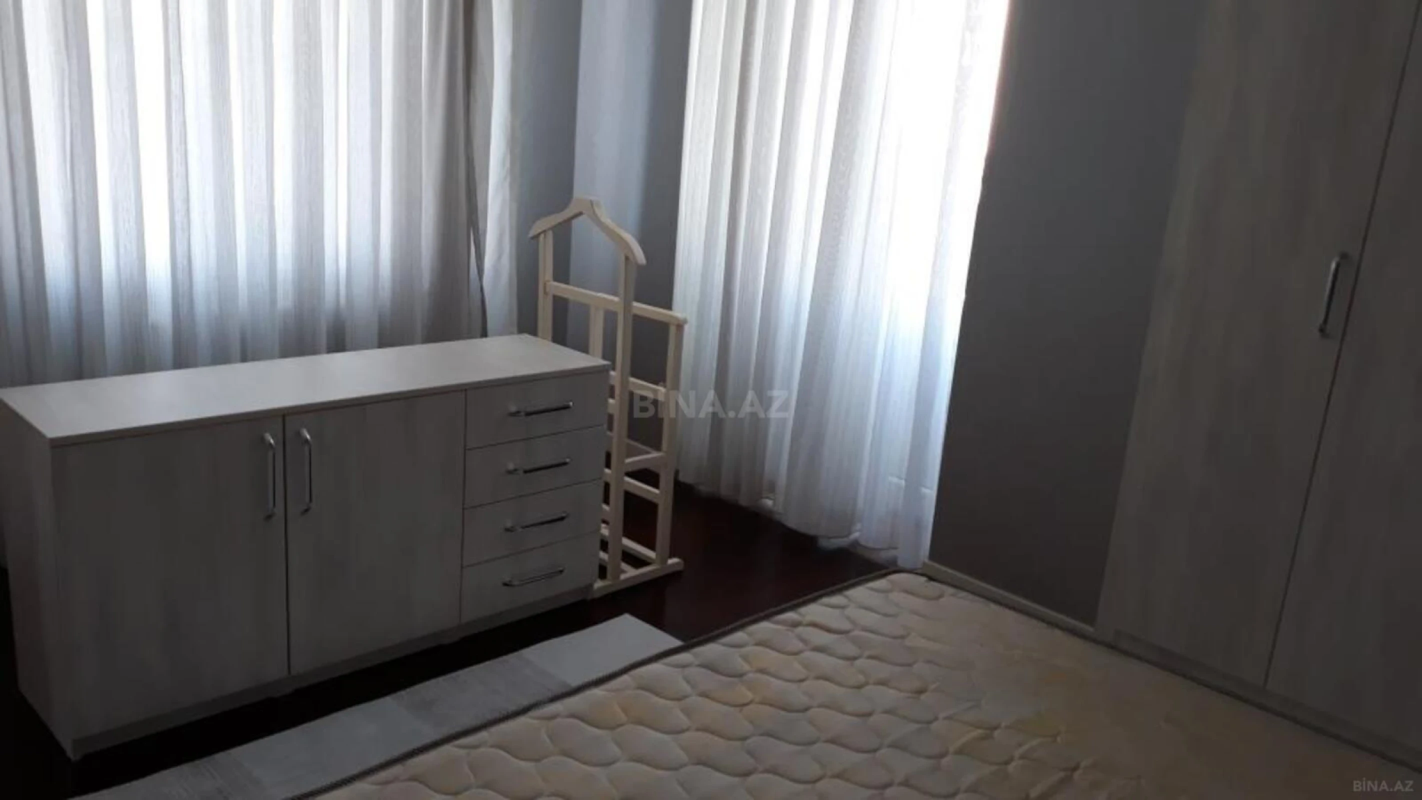 Kirayə verilir 2 otaqlı mənzil 73 m²
