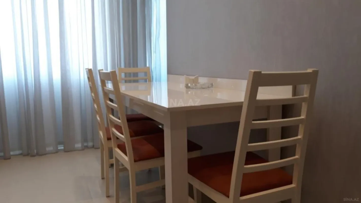Kirayə verilir 2 otaqlı mənzil 73 m²