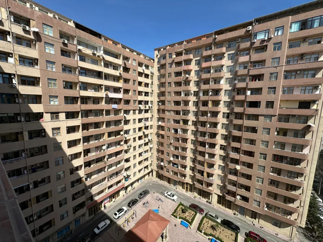 Satılır 3 otaqlı mənzil 130 m²