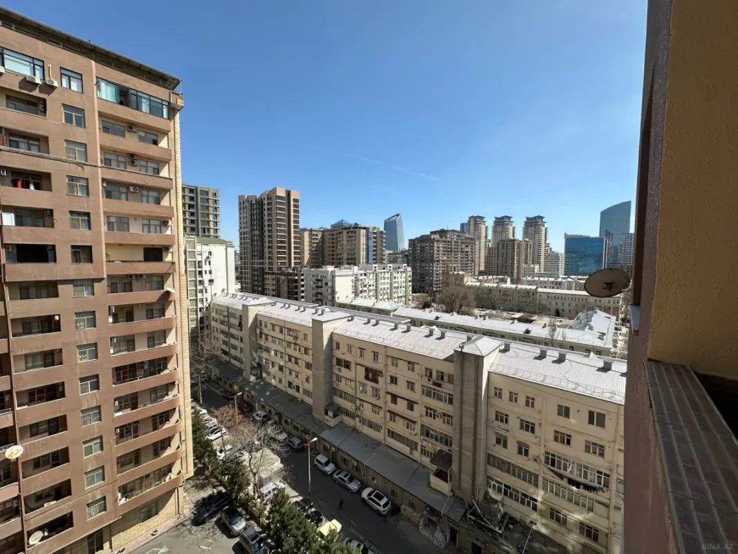 Satılır 3 otaqlı mənzil 130 m²