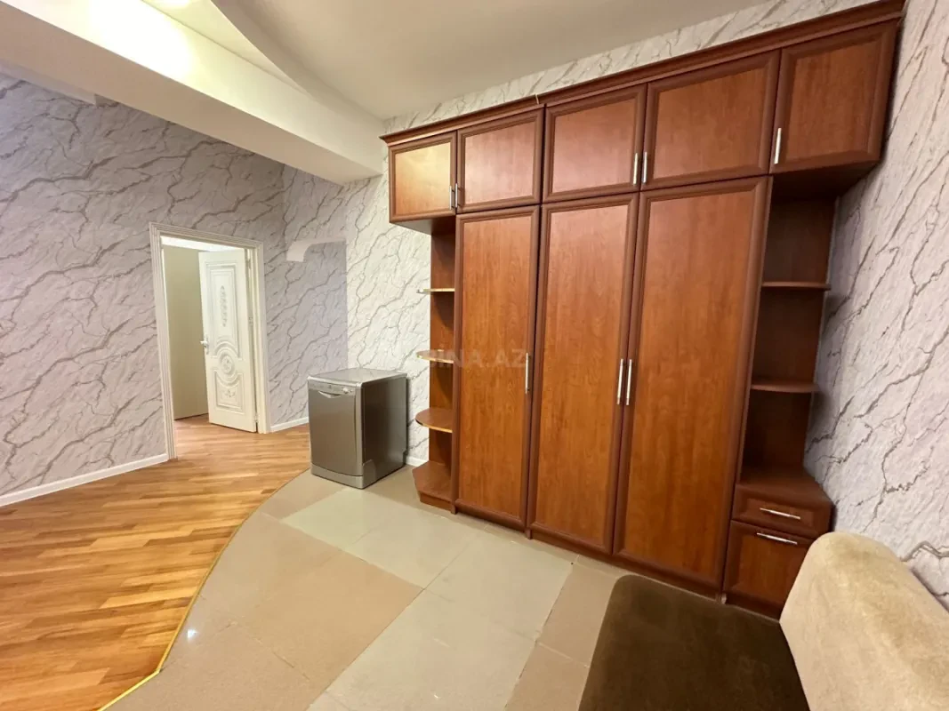 Satılır 3 otaqlı mənzil 130 m²