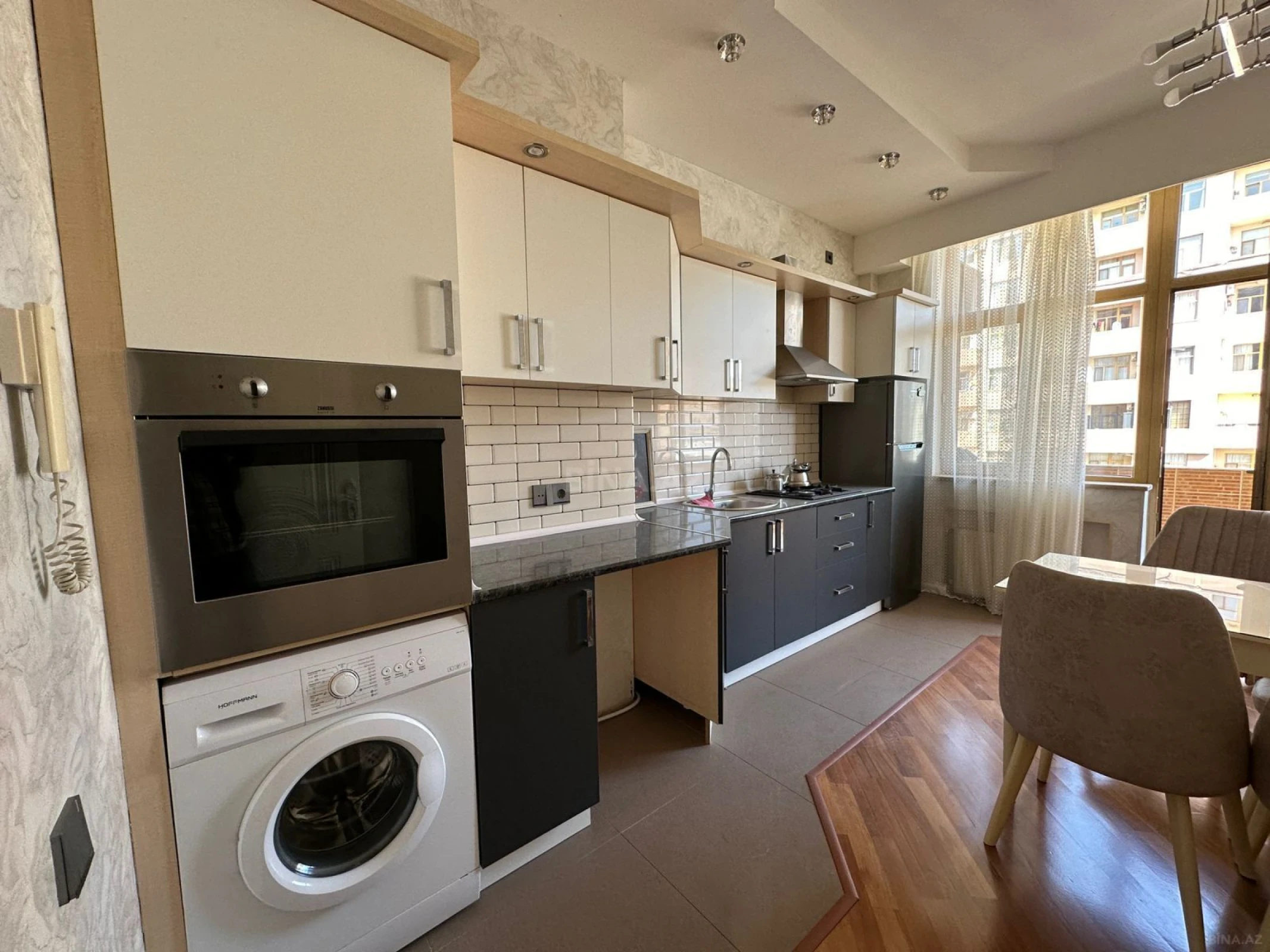 Satılır 3 otaqlı mənzil 130 m²