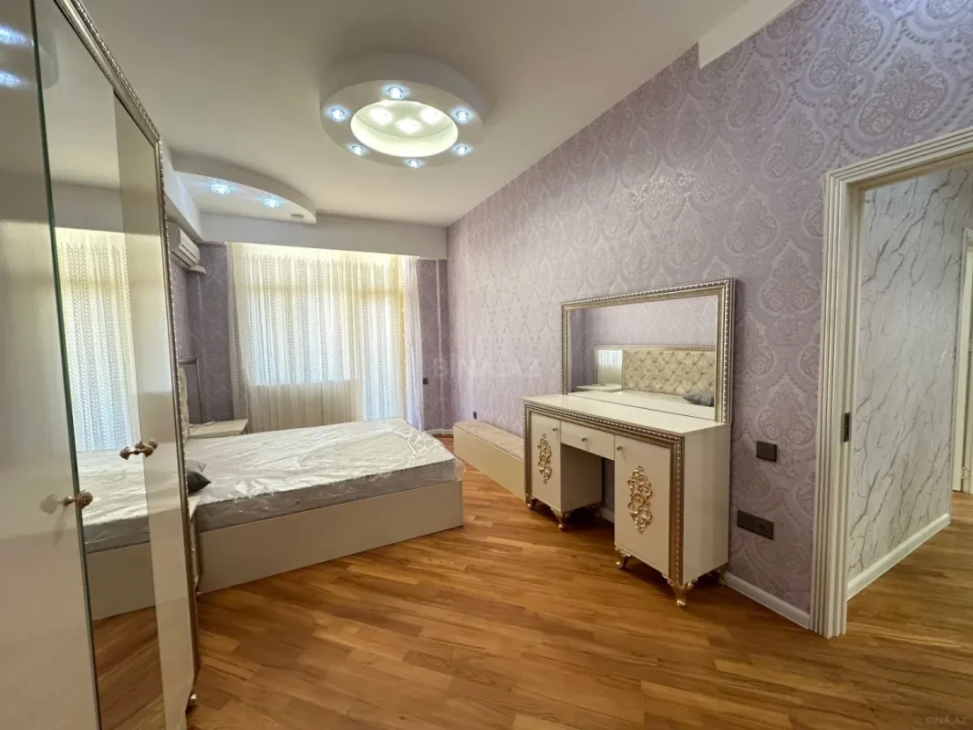 Satılır 3 otaqlı mənzil 130 m²