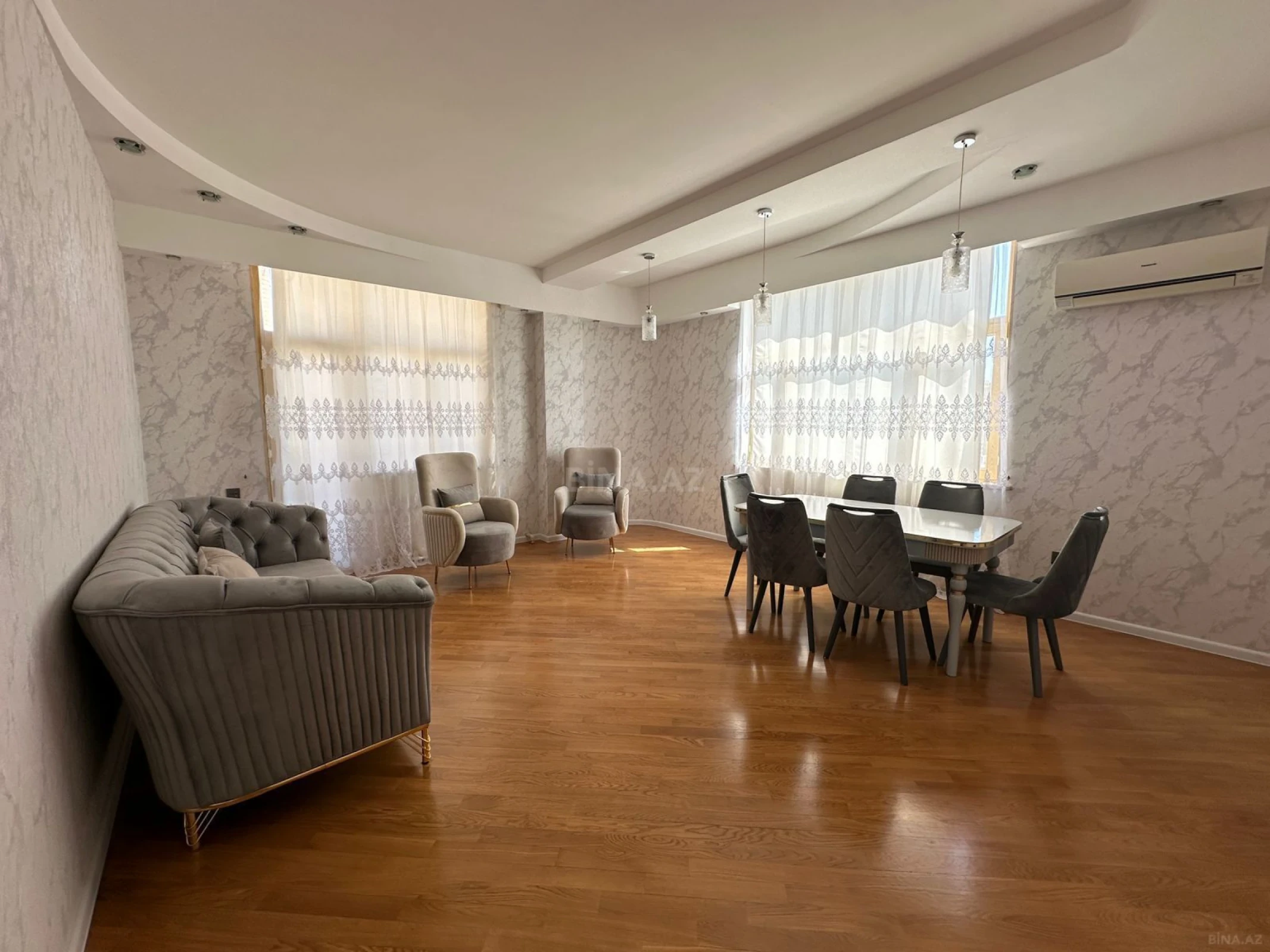 Satılır 3 otaqlı mənzil 130 m²