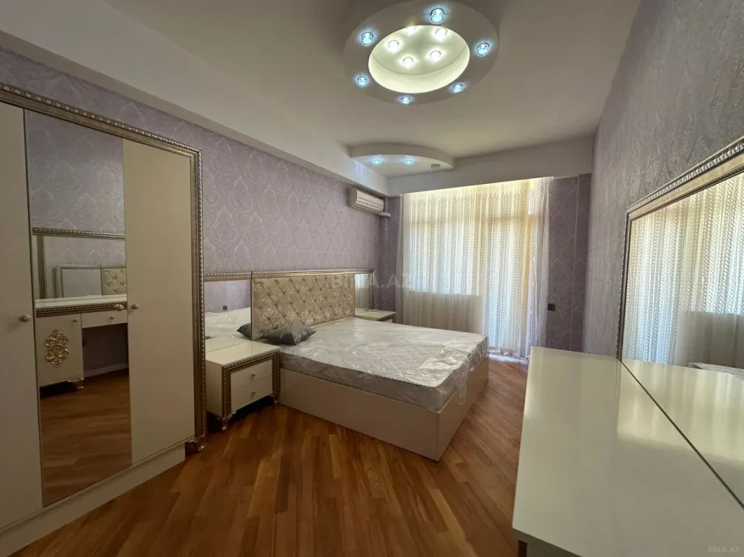 Satılır 3 otaqlı mənzil 130 m²