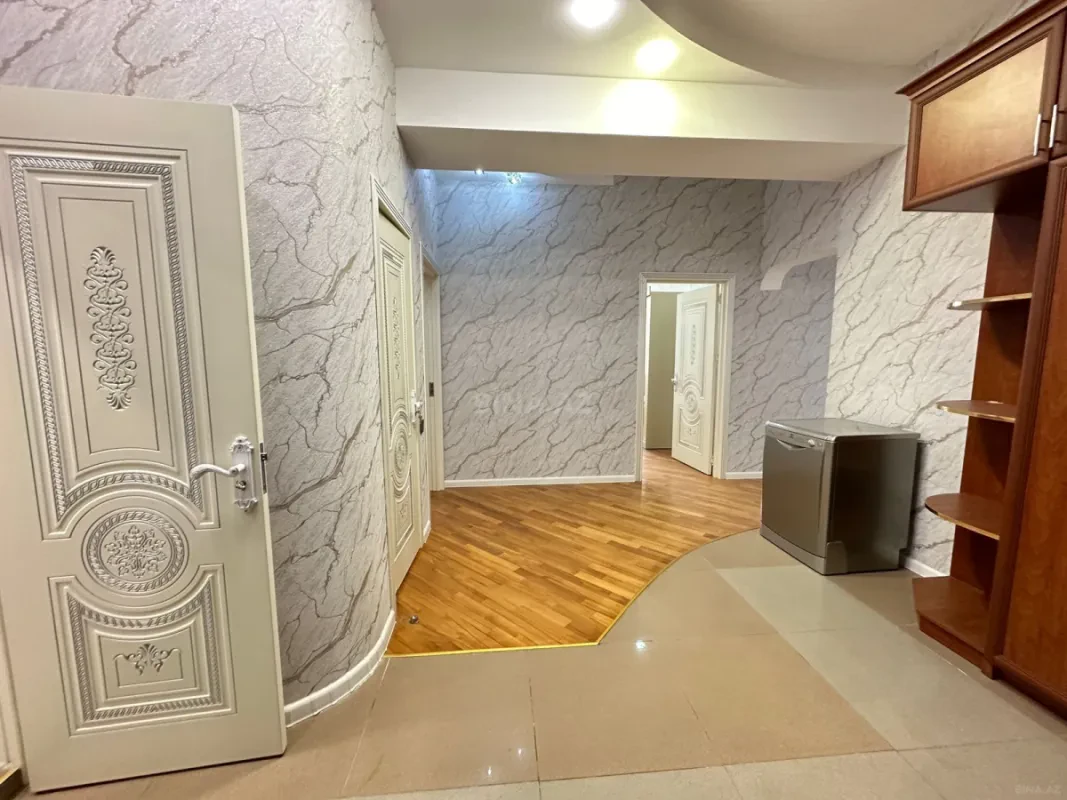Satılır 3 otaqlı mənzil 130 m²