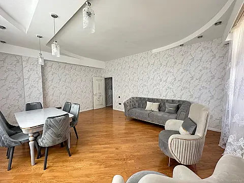 Satılır 3 otaqlı mənzil 130 m²
