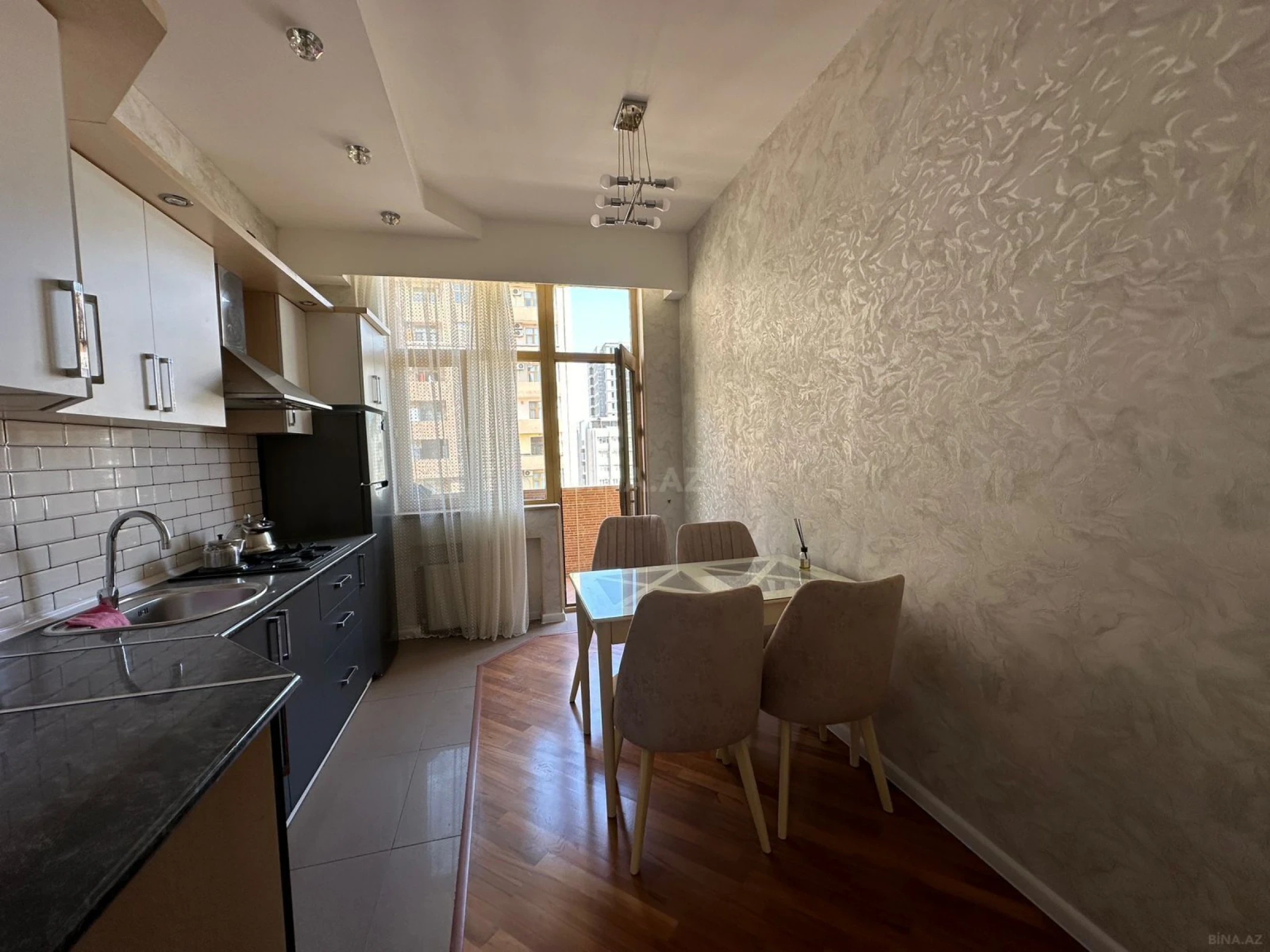 Satılır 3 otaqlı mənzil 130 m²