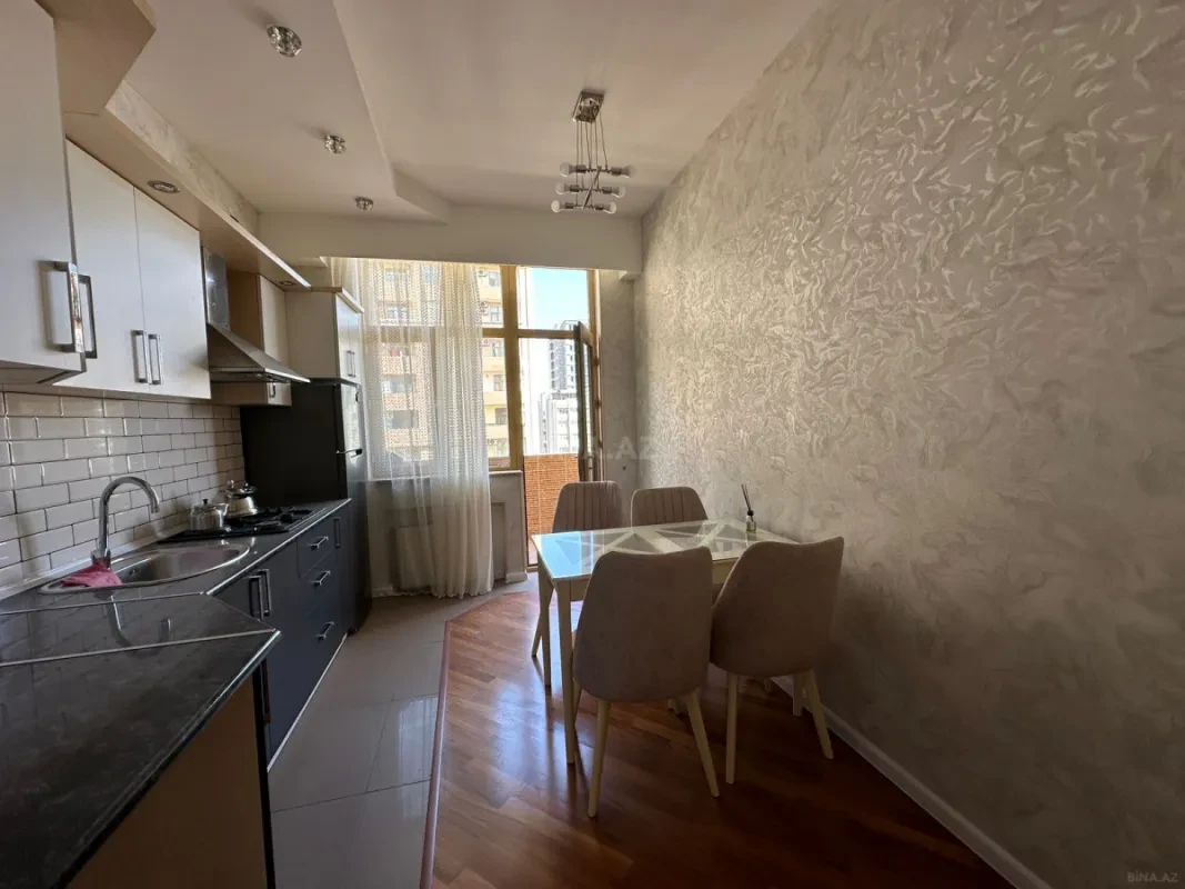 Satılır 3 otaqlı mənzil 130 m²