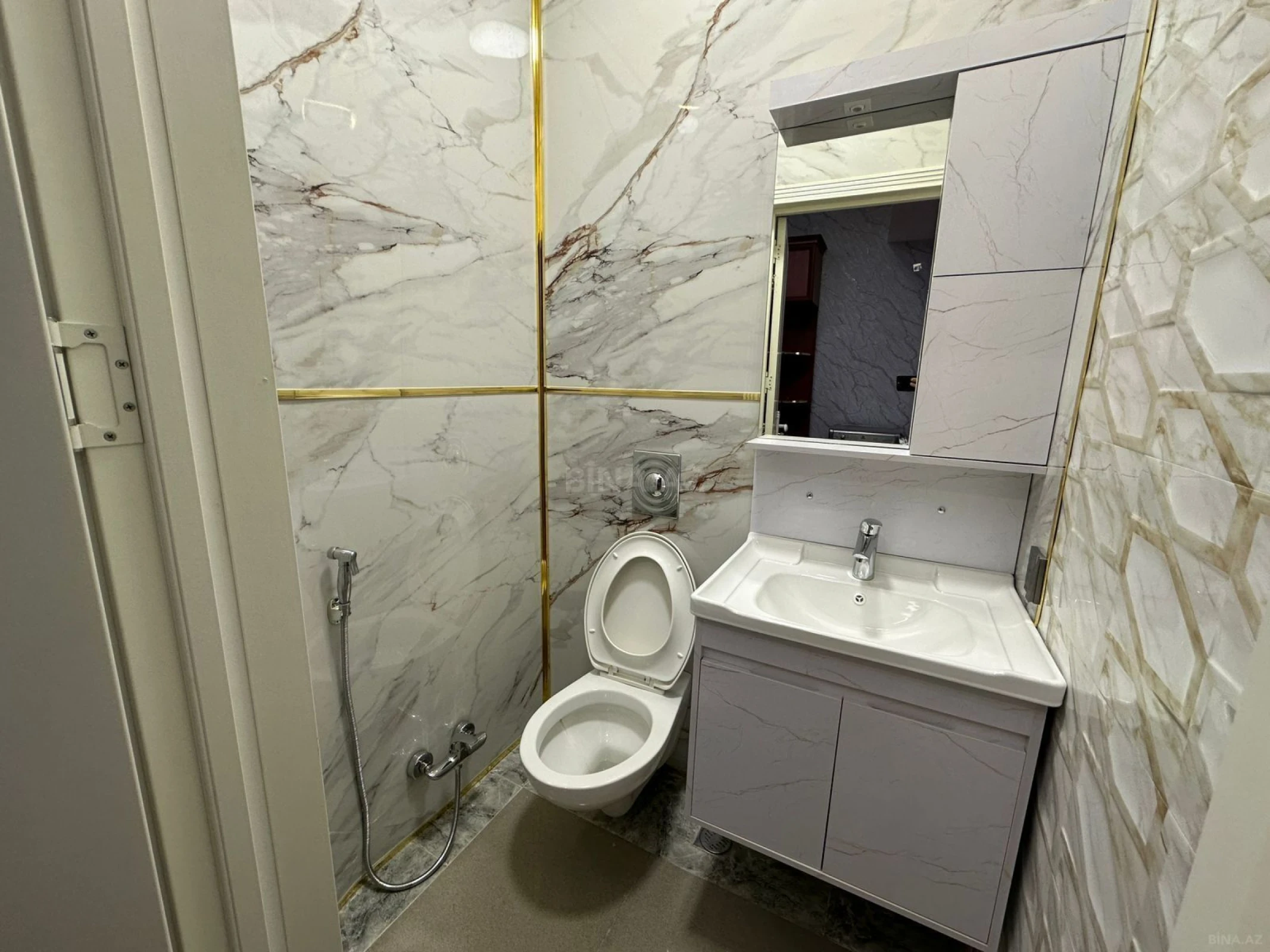 Satılır 3 otaqlı mənzil 130 m²