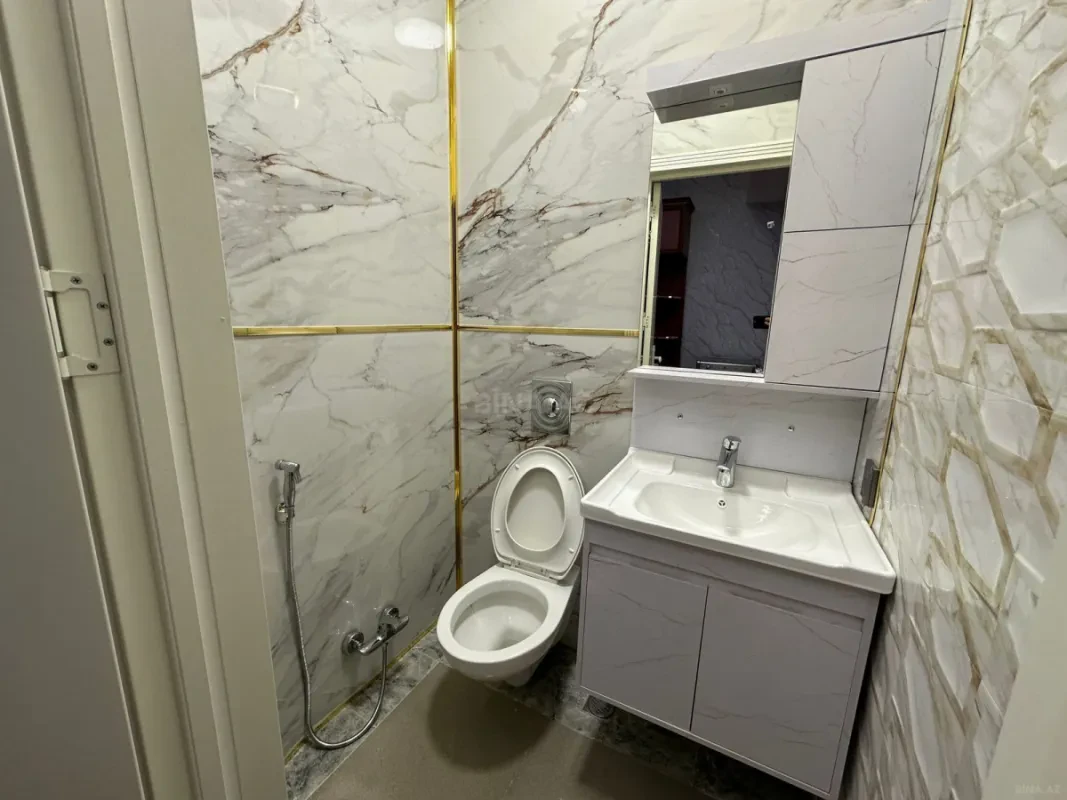 Satılır 3 otaqlı mənzil 130 m²