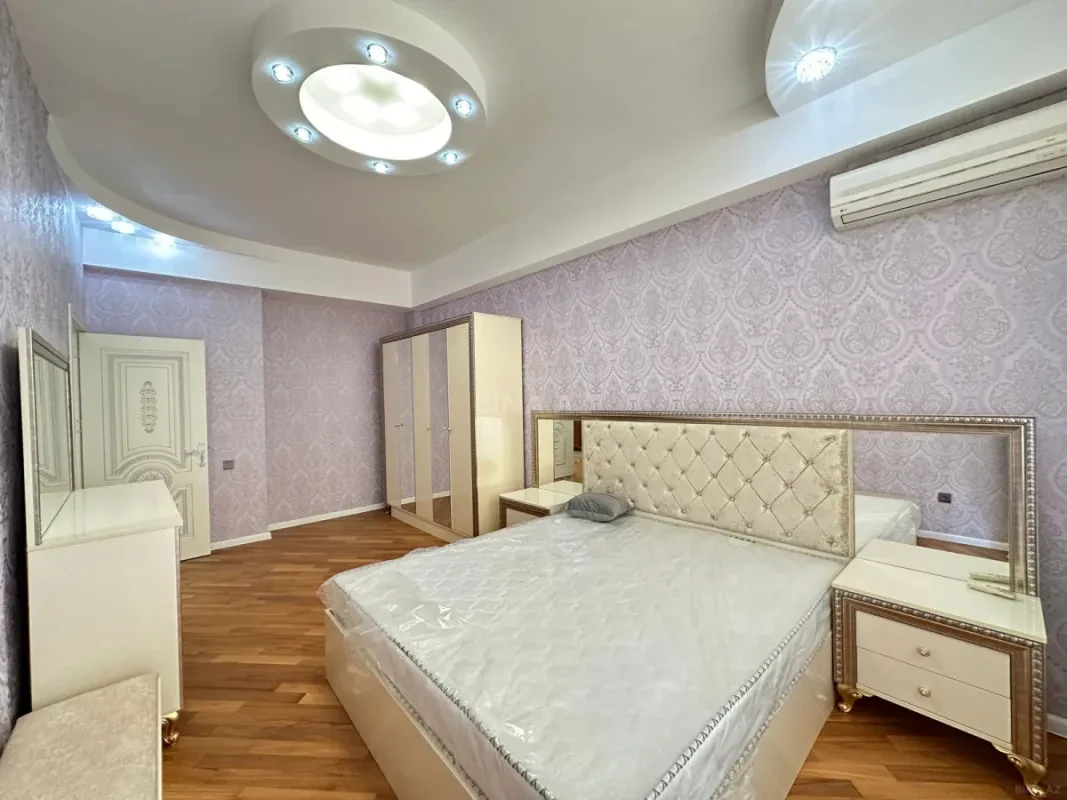 Satılır 3 otaqlı mənzil 130 m²
