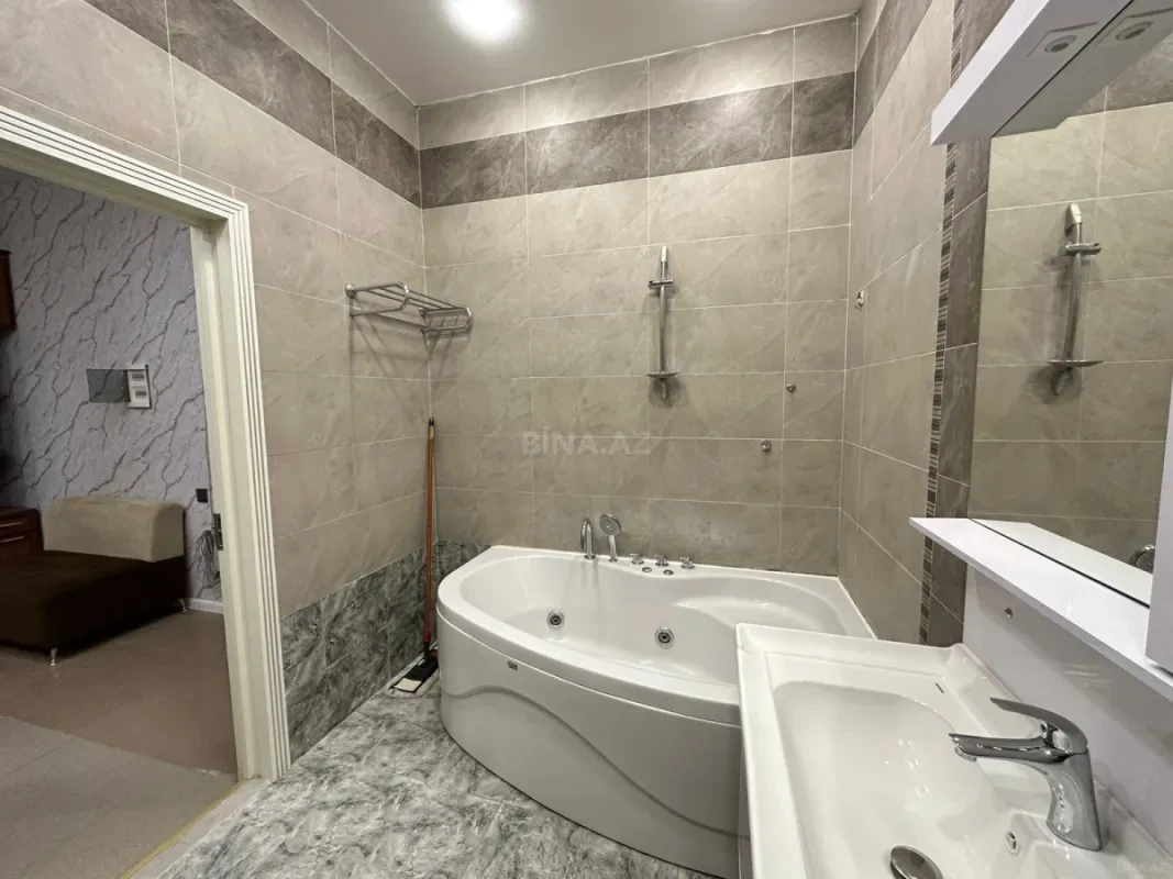 Satılır 3 otaqlı mənzil 130 m²