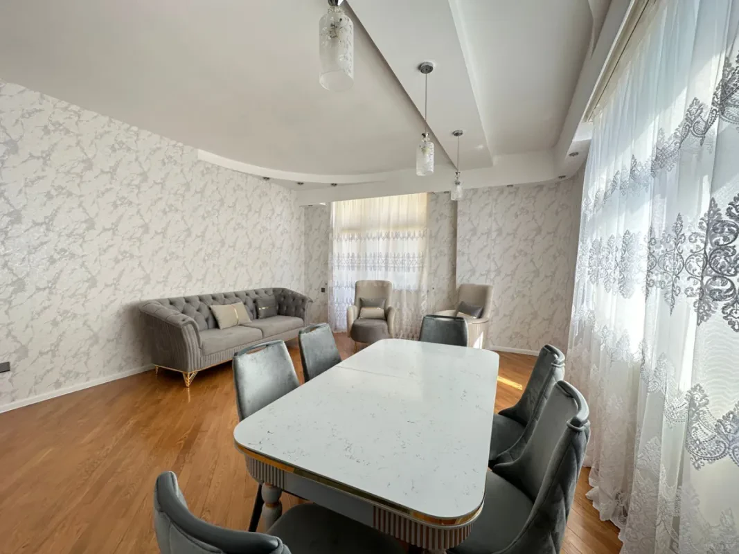 Satılır 3 otaqlı mənzil 130 m²