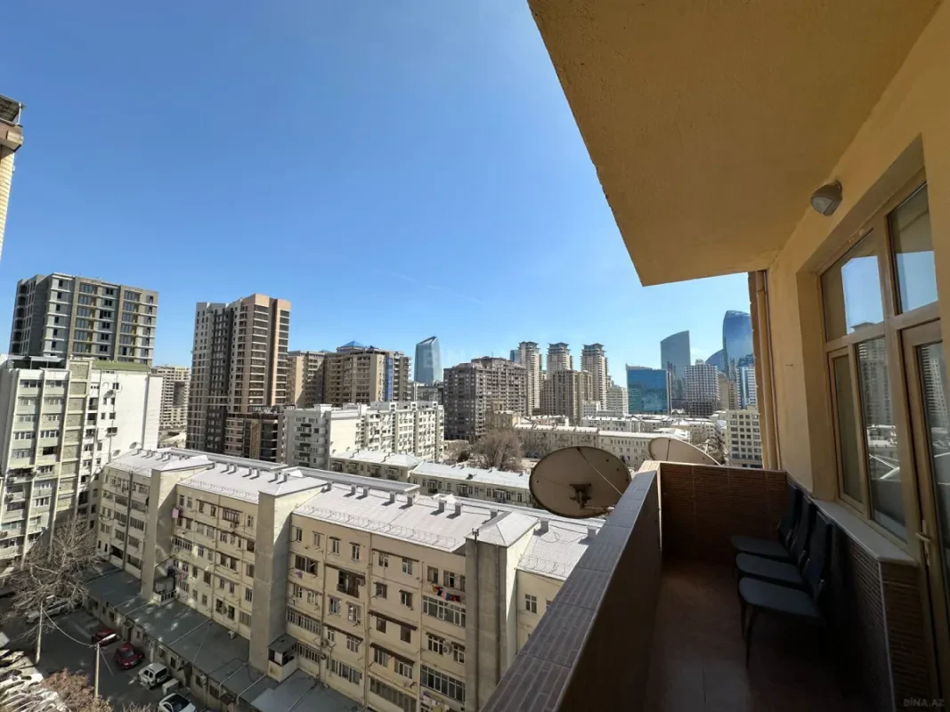 Satılır 3 otaqlı mənzil 130 m²