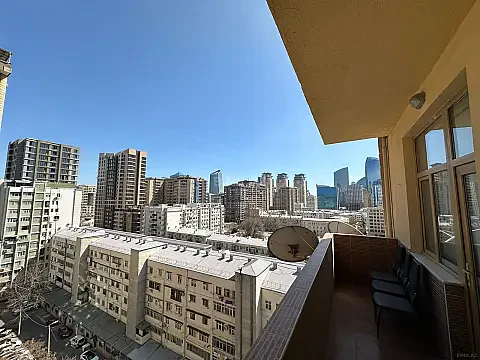 Satılır 3 otaqlı mənzil 130 m²