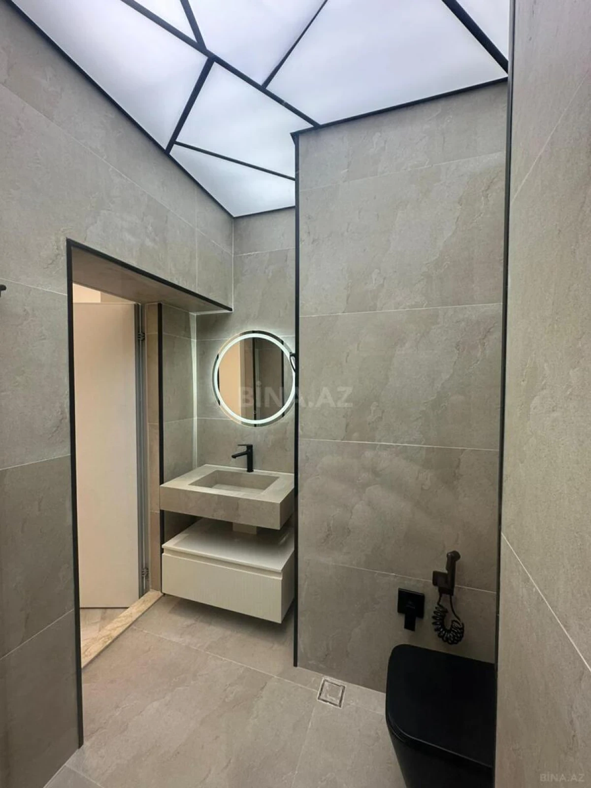 Kirayə verilir 3 otaqlı mənzil 140 m²