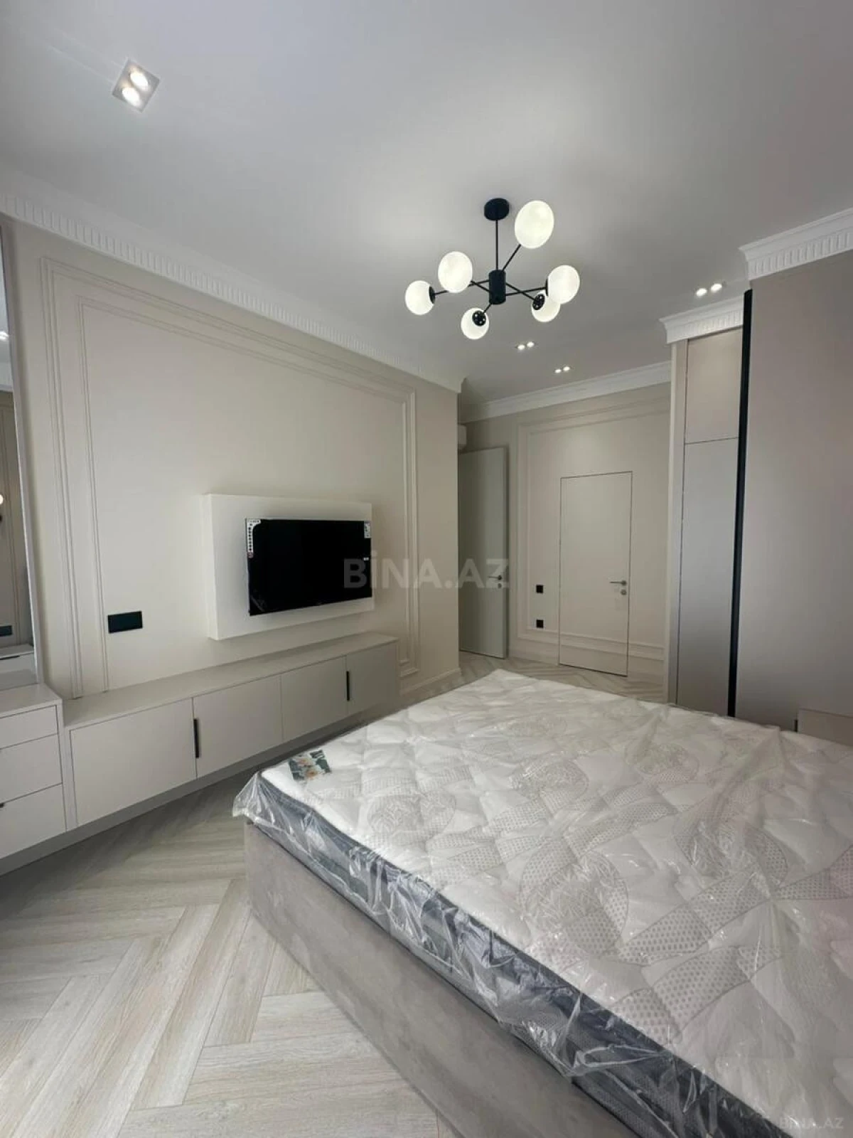 Kirayə verilir 3 otaqlı mənzil 140 m²