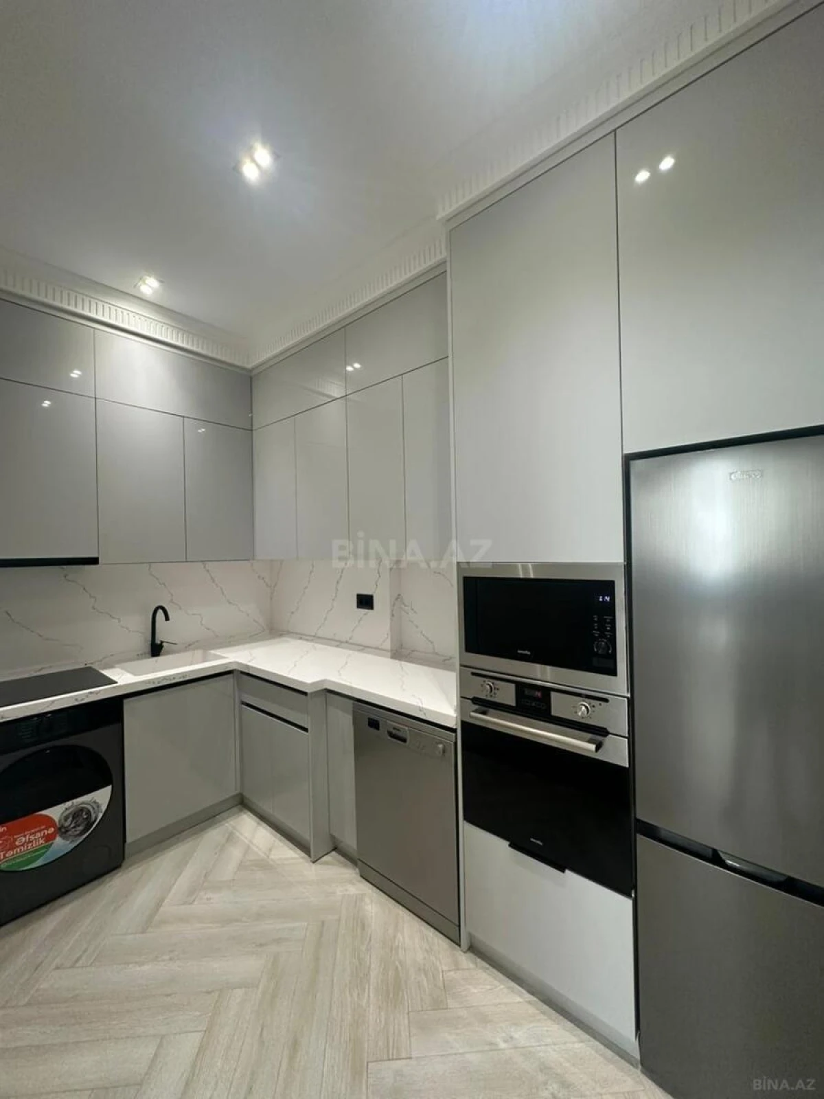 Kirayə verilir 3 otaqlı mənzil 140 m²
