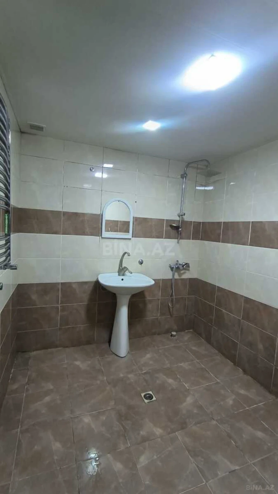 Satılır 2 otaqlı mənzil 78 m²