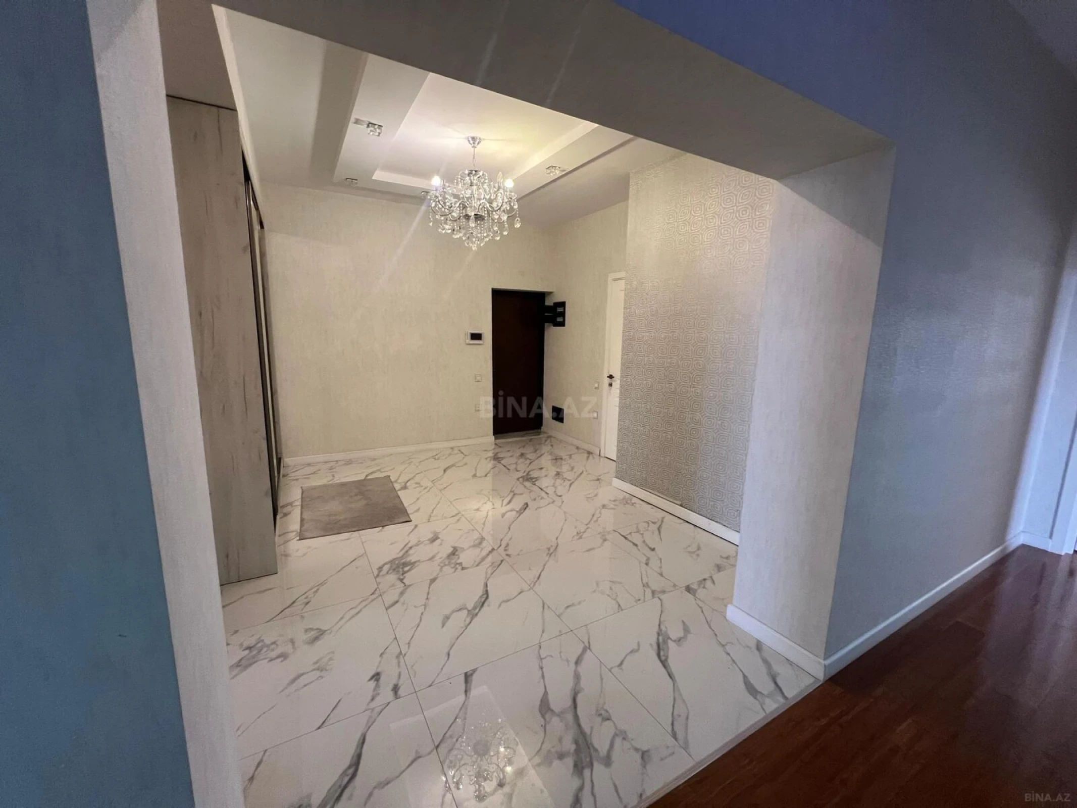 Satılır 4 otaqlı mənzil 190 m²