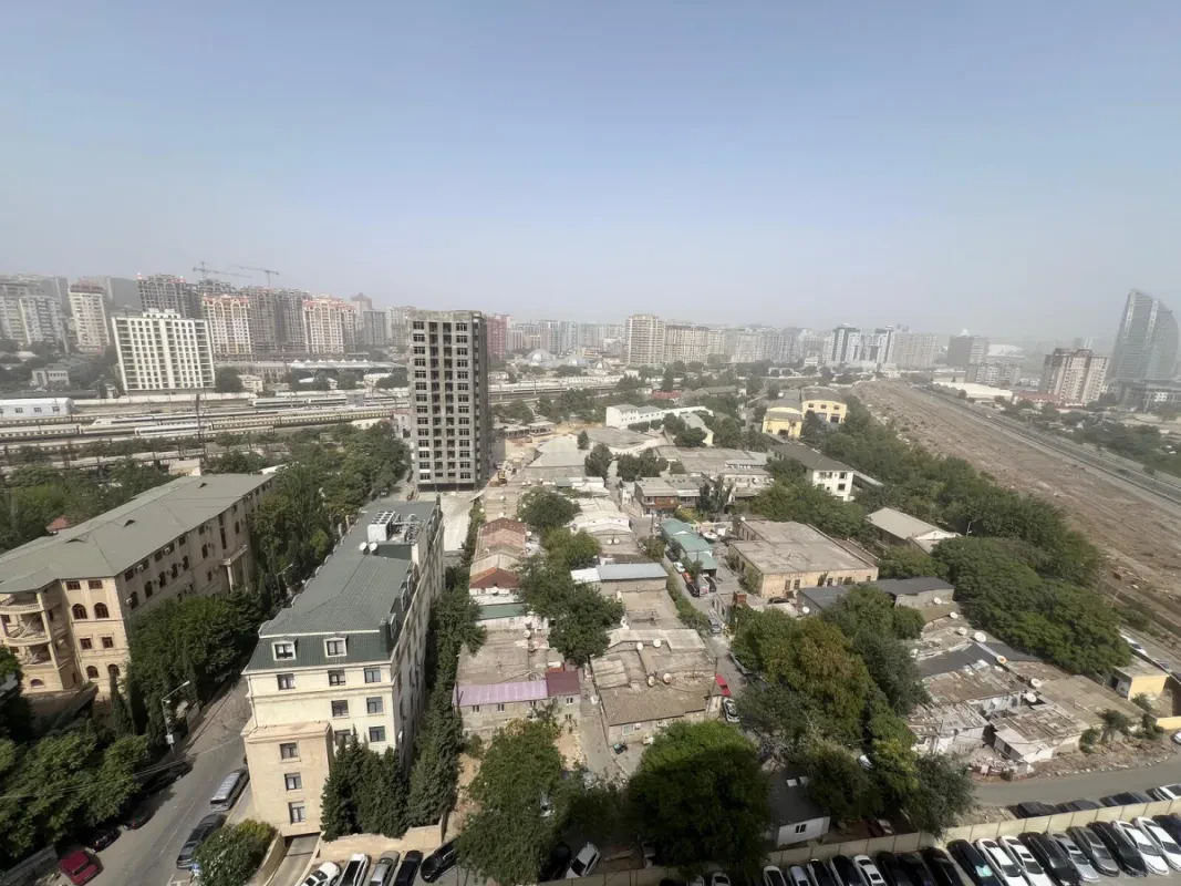 Satılır 4 otaqlı mənzil 190 m²