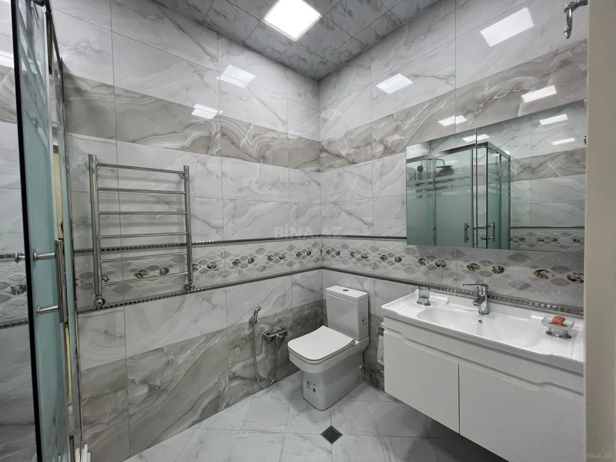 Kirayə verilir 2 otaqlı mənzil 65 m²