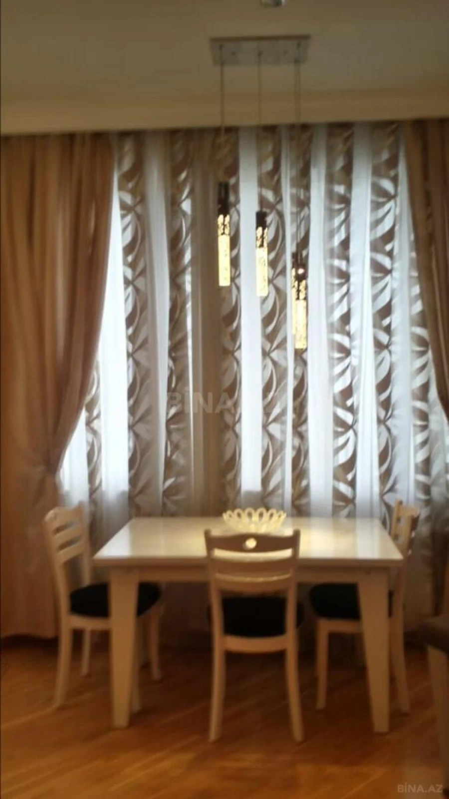 Kirayə verilir 2 otaqlı mənzil 110 m²
