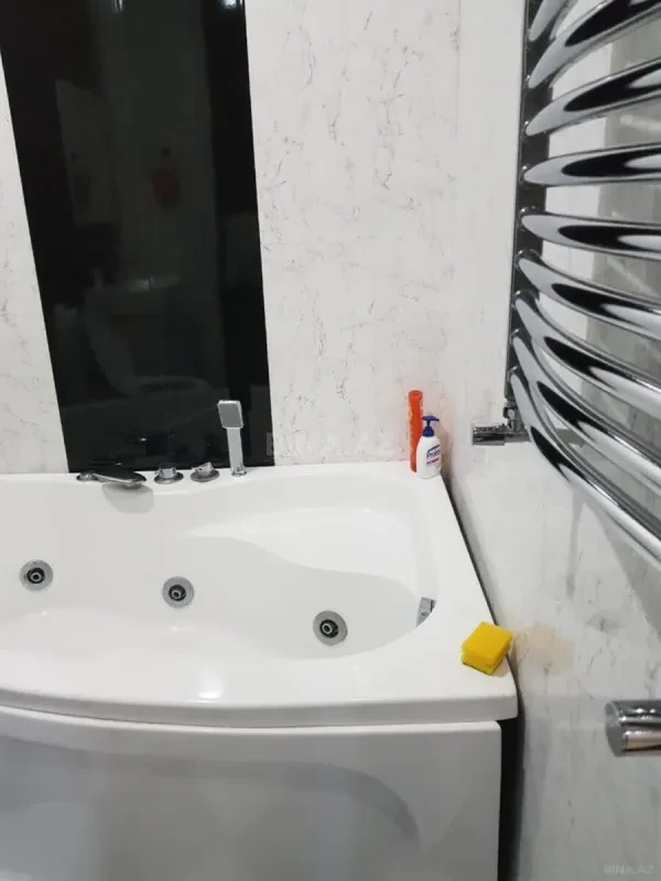 Kirayə verilir 2 otaqlı mənzil 110 m²