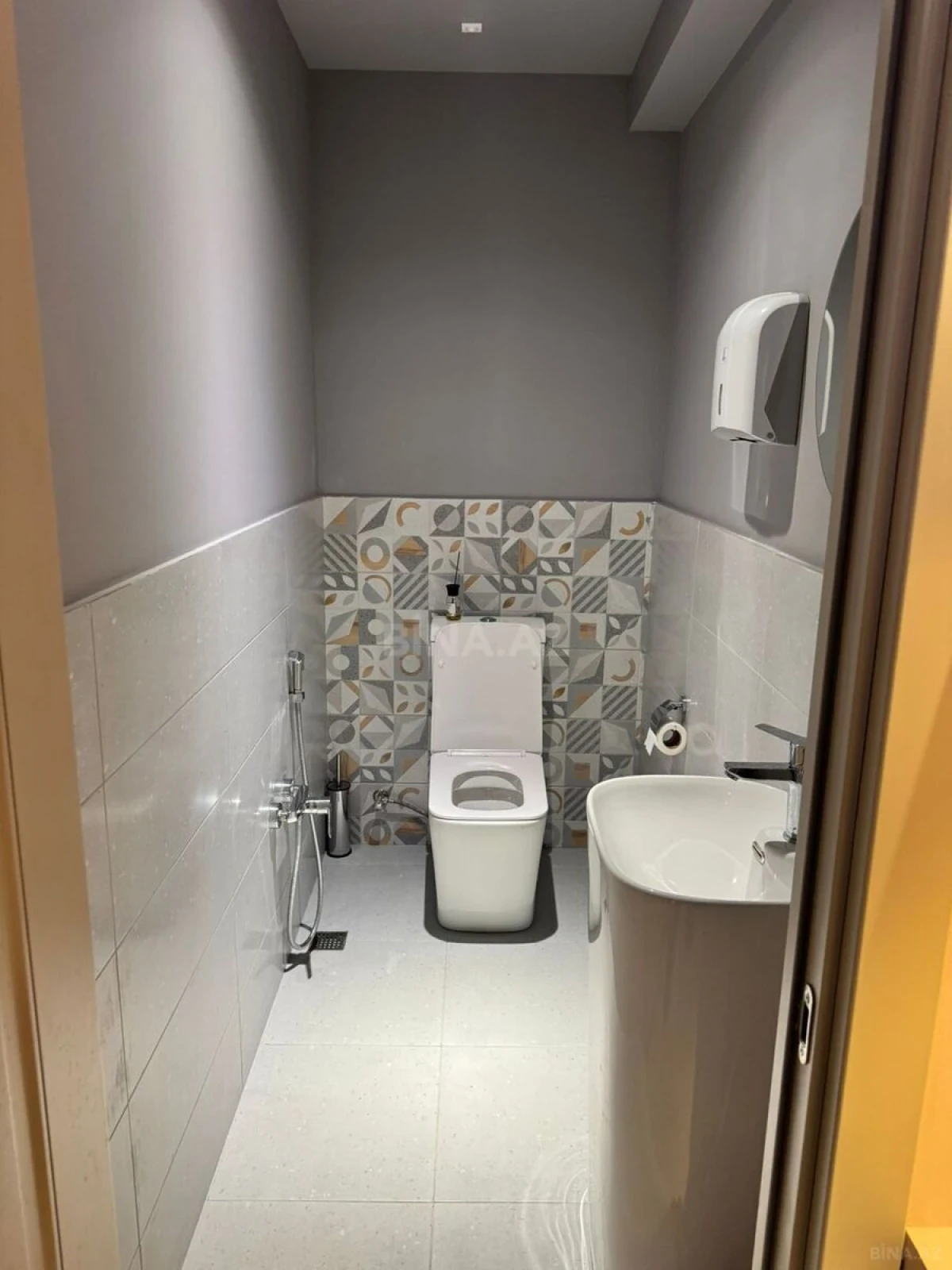 Kirayə verilir obyekt 90 m²