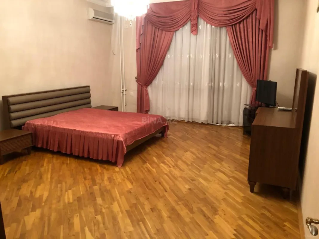 Kirayə verilir 3 otaqlı mənzil 140 m²