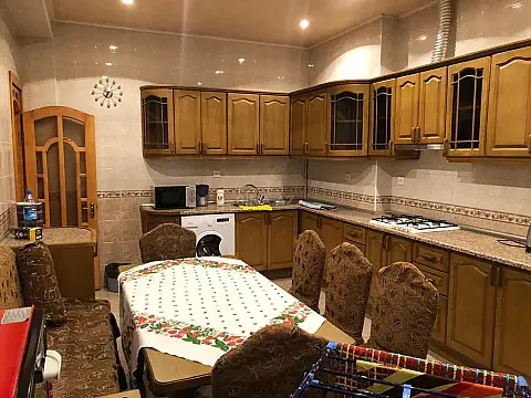 Kirayə verilir 3 otaqlı mənzil 140 m²
