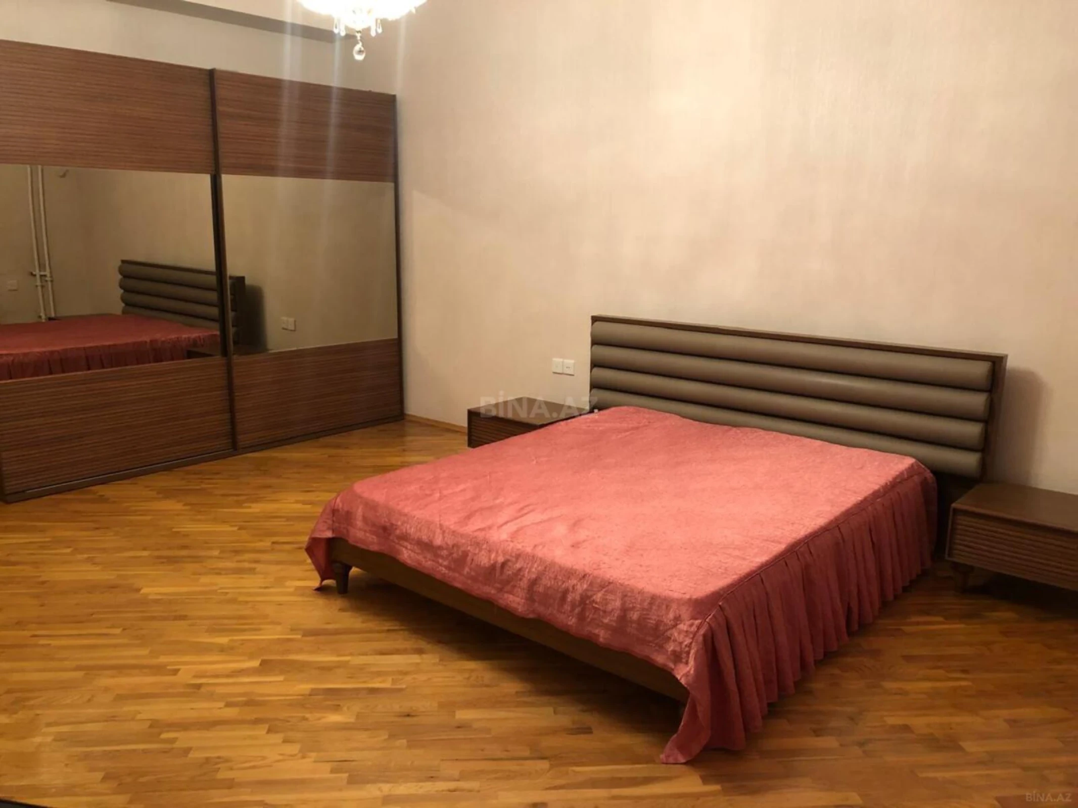 Kirayə verilir 3 otaqlı mənzil 140 m²