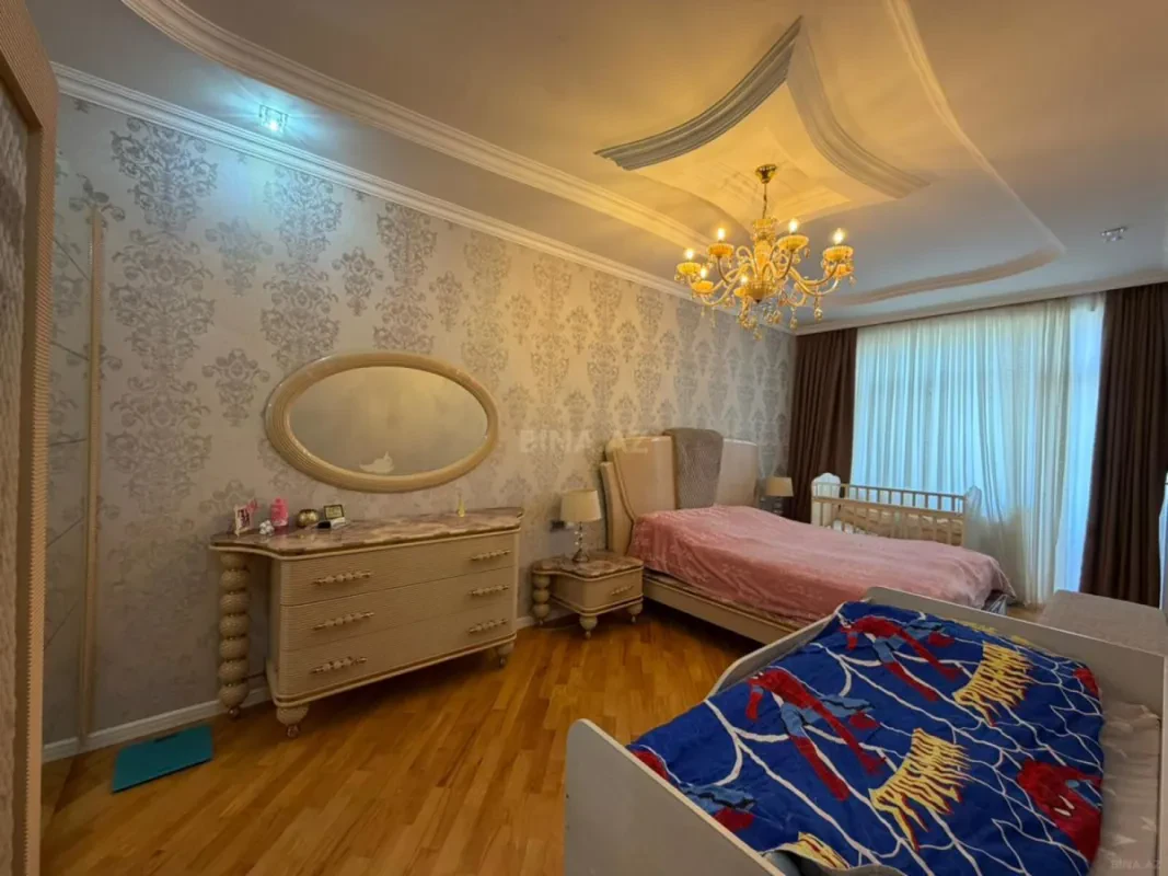 Satılır 2 otaqlı mənzil 82 m²