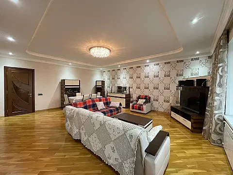 Kirayə verilir 3 otaqlı mənzil 126 m²