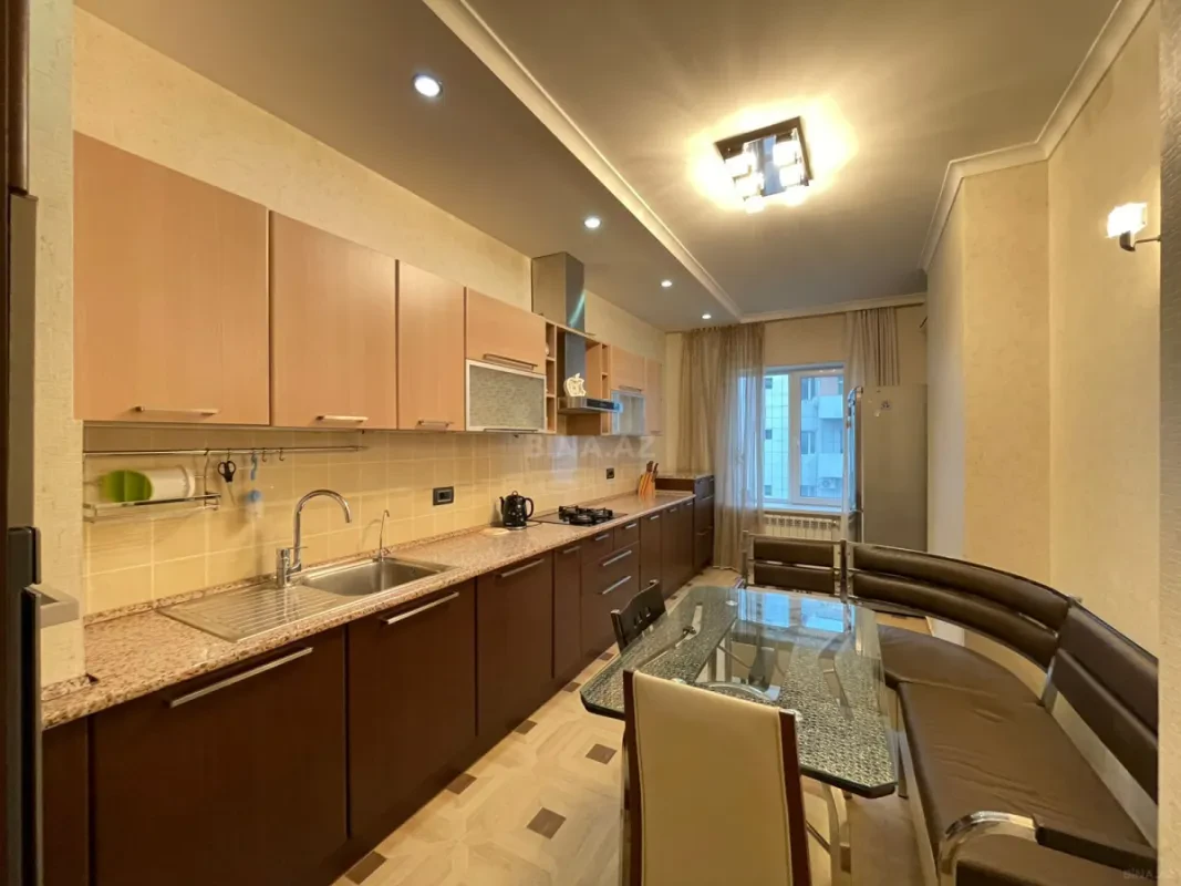 Kirayə verilir 3 otaqlı mənzil 126 m²