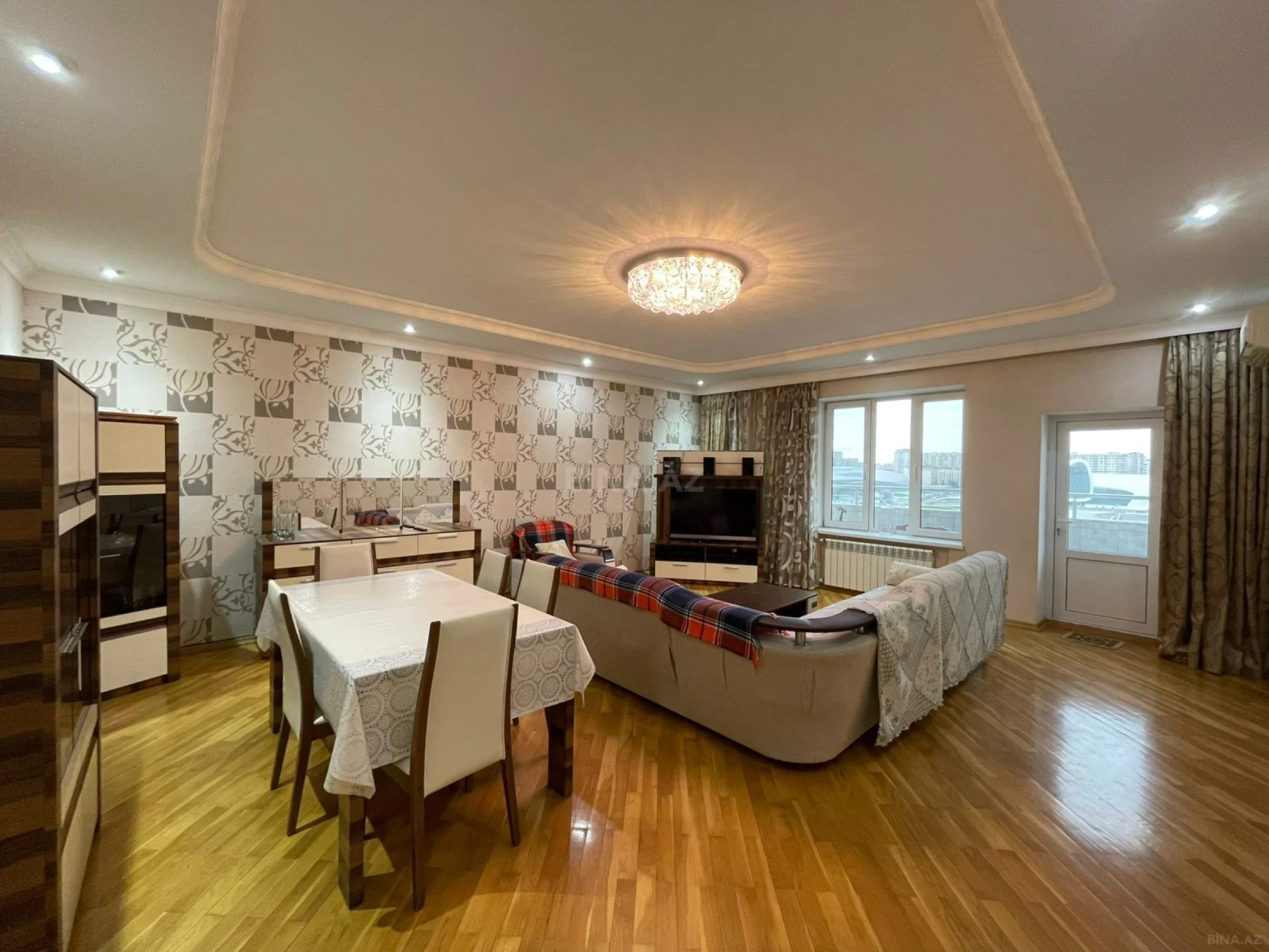 Kirayə verilir 3 otaqlı mənzil 126 m²