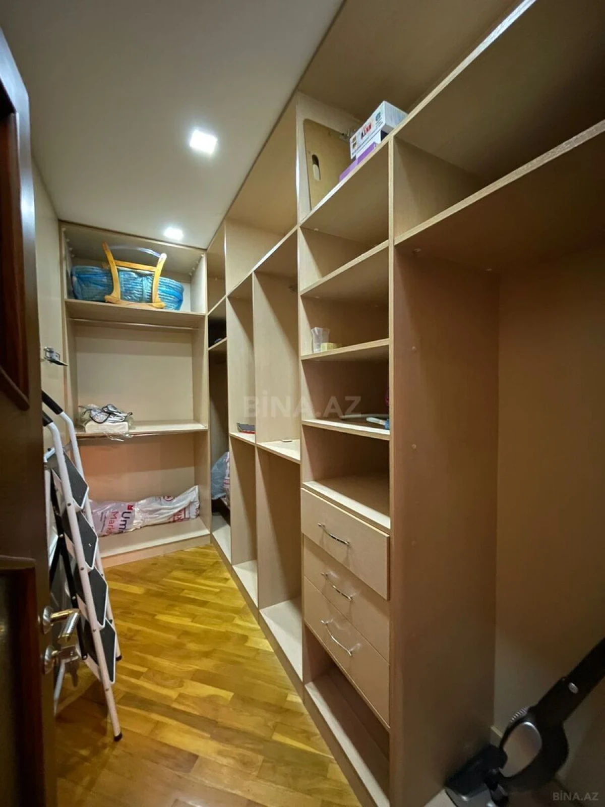 Kirayə verilir 3 otaqlı mənzil 126 m²