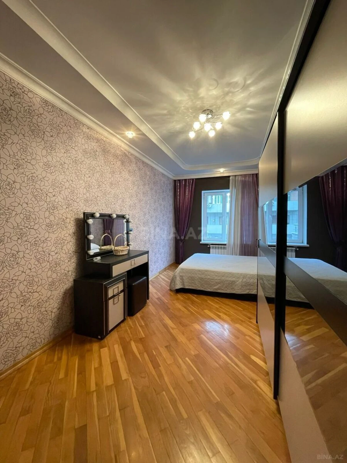 Kirayə verilir 3 otaqlı mənzil 126 m²