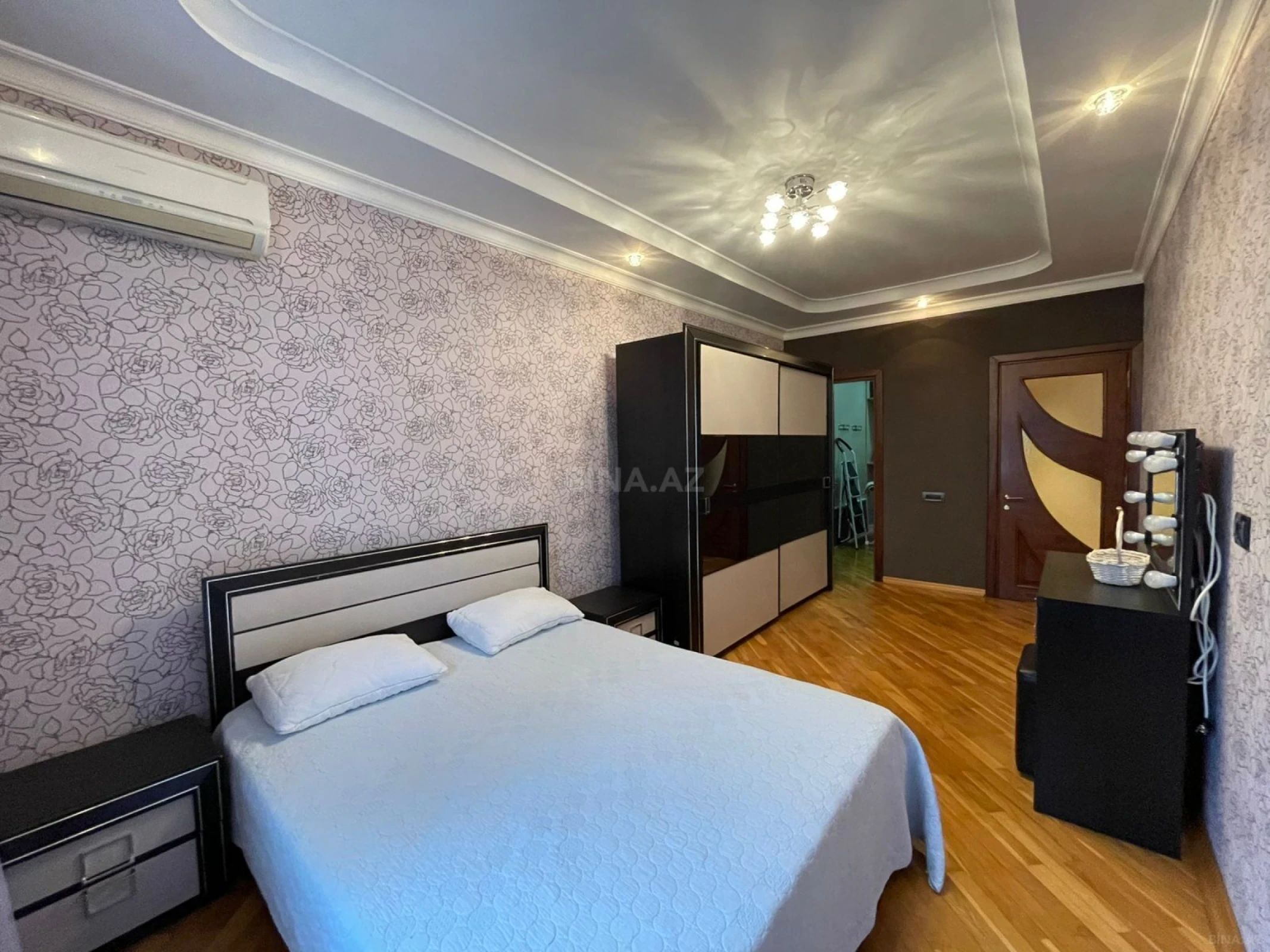 Kirayə verilir 3 otaqlı mənzil 126 m²