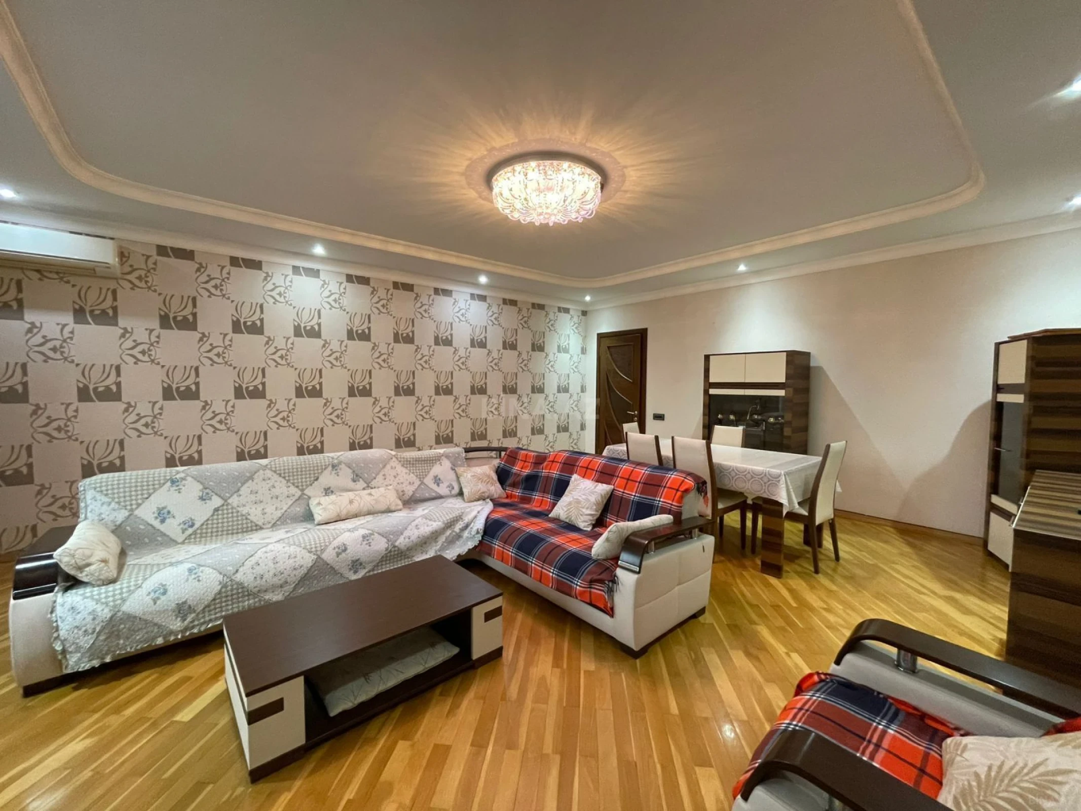 Kirayə verilir 3 otaqlı mənzil 126 m²